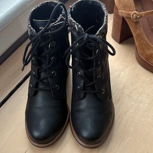 White Mountain Black Lace-Up Boots with Brown Sole